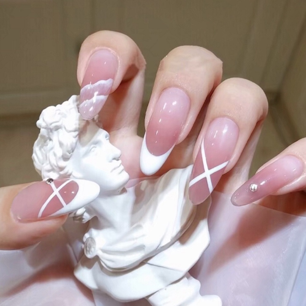 CLEAROUT🌹 Final sale💅 Press on nails 
24 pieces